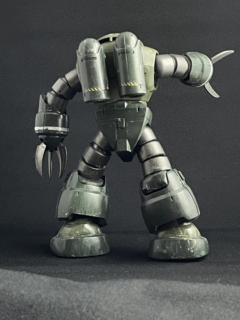 後ろすがた。背中のバーニア(?)にデカールを追加して重機っぽくしました。