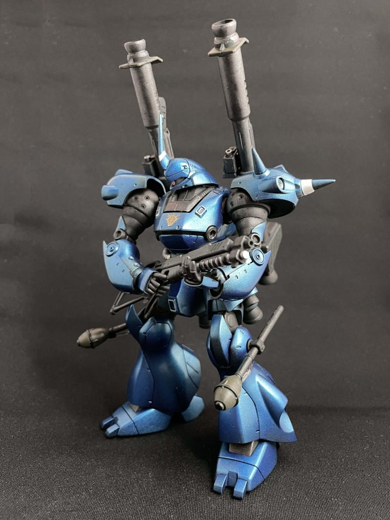 ケンプファーはマッチョなボディと盛り盛りの装備がかっこいですね!