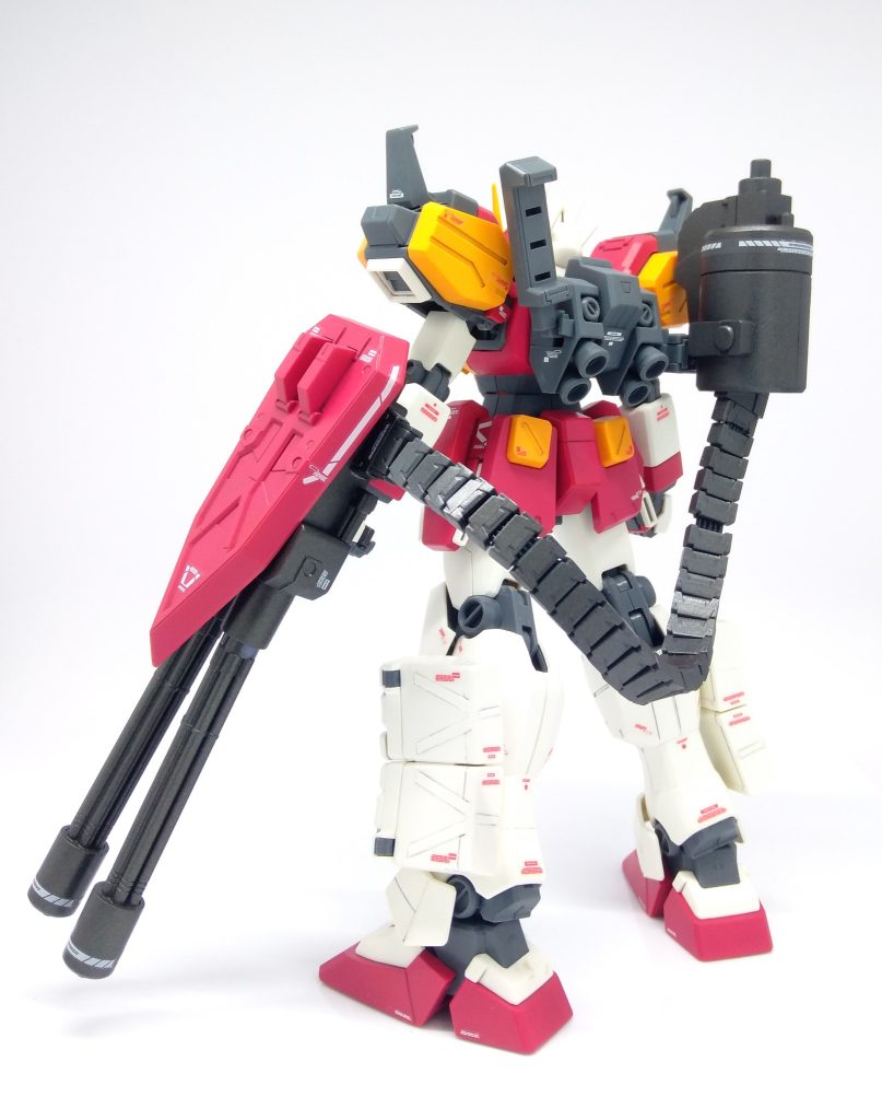 給弾ベルトも一応挿さります。