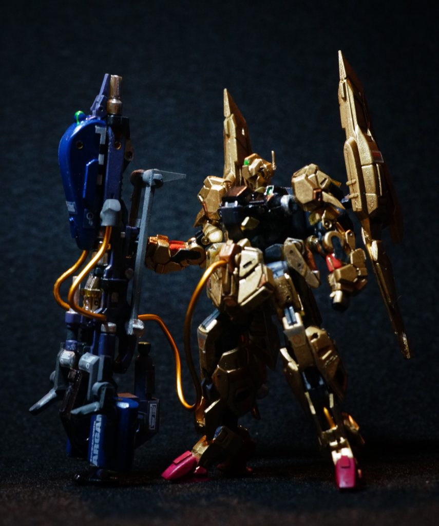 ゼータ未満な機体のためZETA MINUS マイナスだが、開発陣はマイナスイメージを嫌いミナスと呼んだ。