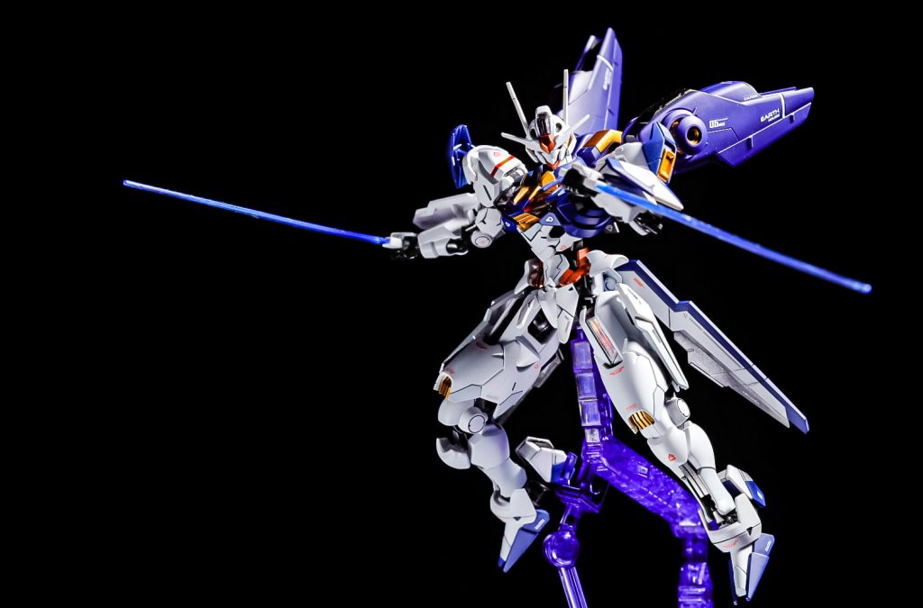 ガンダムと言えば、ビームサーベル！可動するデカいバックパックはヒロイックポーズを取るのに必須ですね！😎👍