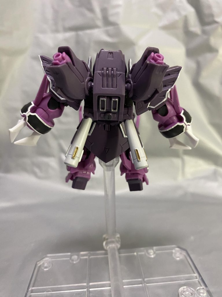 背中のプロペラントタンクはエアブラシ塗装後スラスター部分を4アーティストマーカーで塗装。