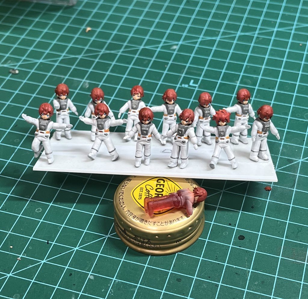 手が折れる事10回以上塗り分けと補修繰り返しまくって1週間くらいかかりました😂