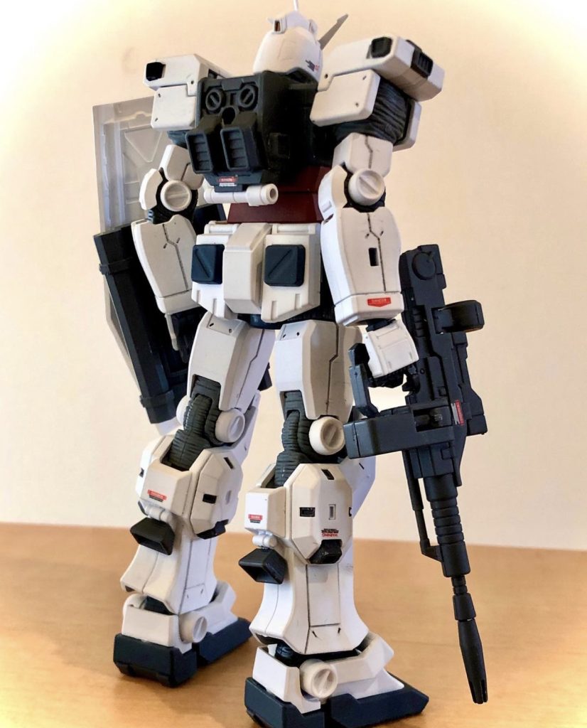 サーベルはバックパック下部に装着