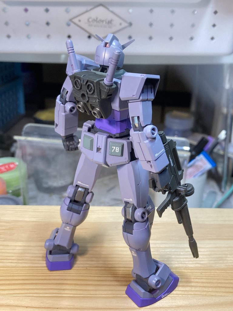 バックパックも独特な造形をしています。