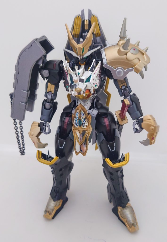 正面。武者感を出すために色々パーツを盛ってみました。配色はダークな感じで、ラスボス感を出してます(笑)