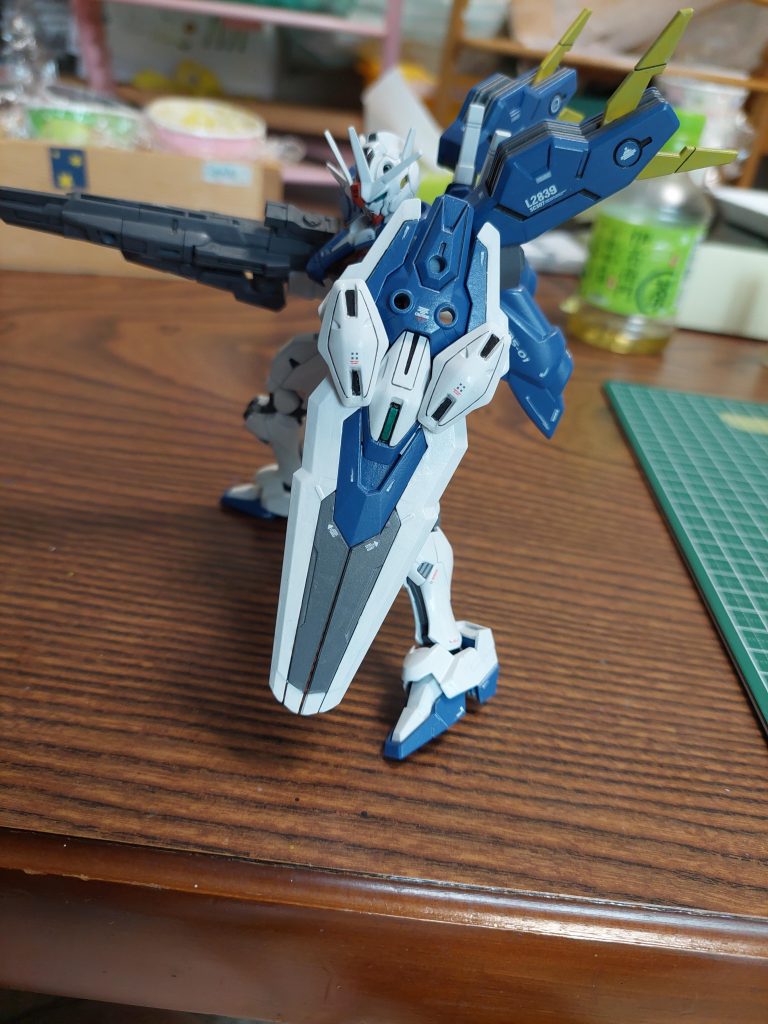 黄色を塗るのが難しかった。クリアランス確保するのサボったので黄色の可動部が少し塗装剥げした…