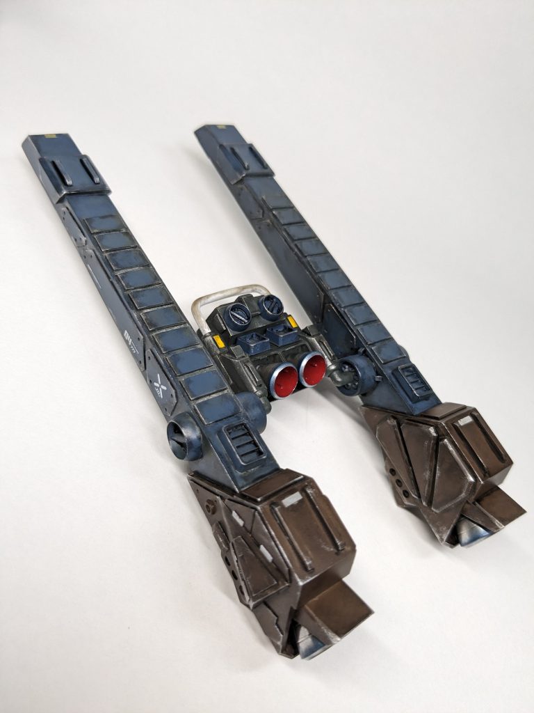 バックパックとブースターはスクラッチしました。プラ板を切る精度が低すぎてあっちこっち歪んでいます。