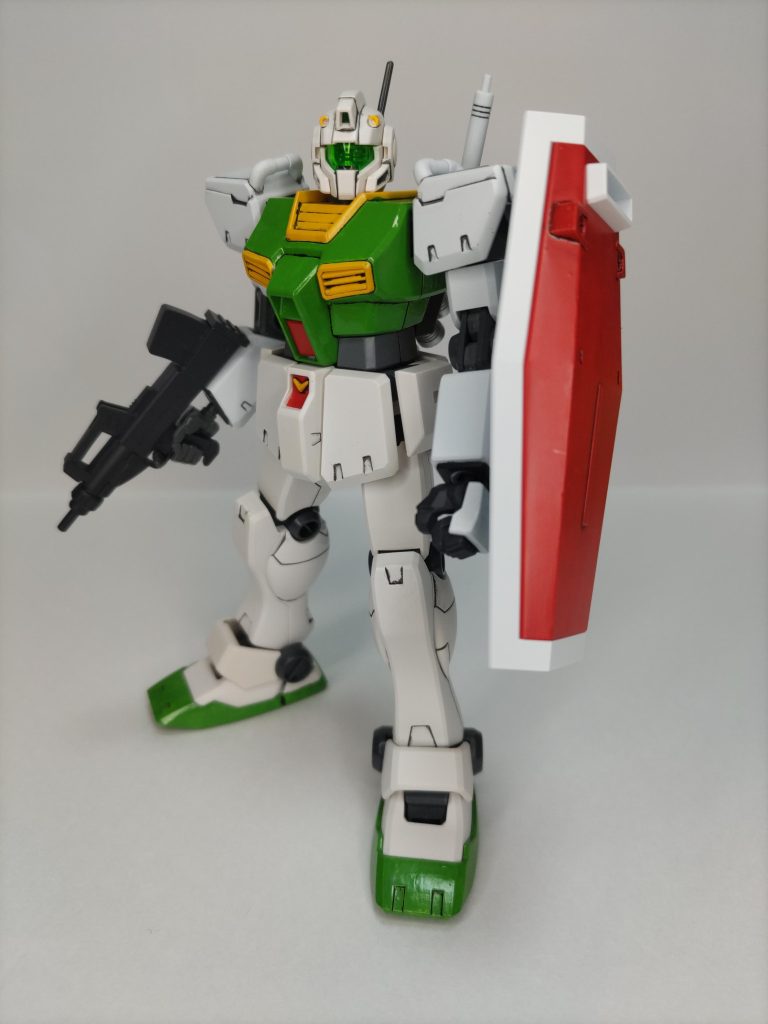 ジム改のマシンガンとシールド装備。