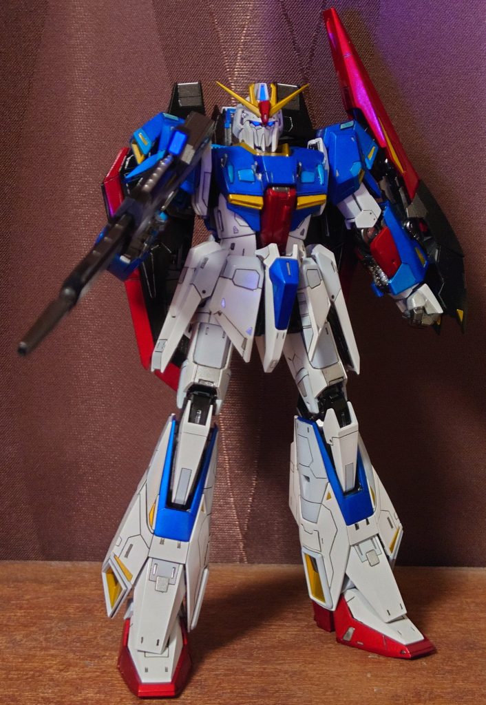 カメラ部を蛍光塗料で塗ったので光ります。