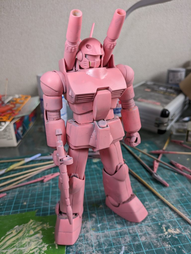 ボディが赤なのでサフはピンクサフ吹いてます。