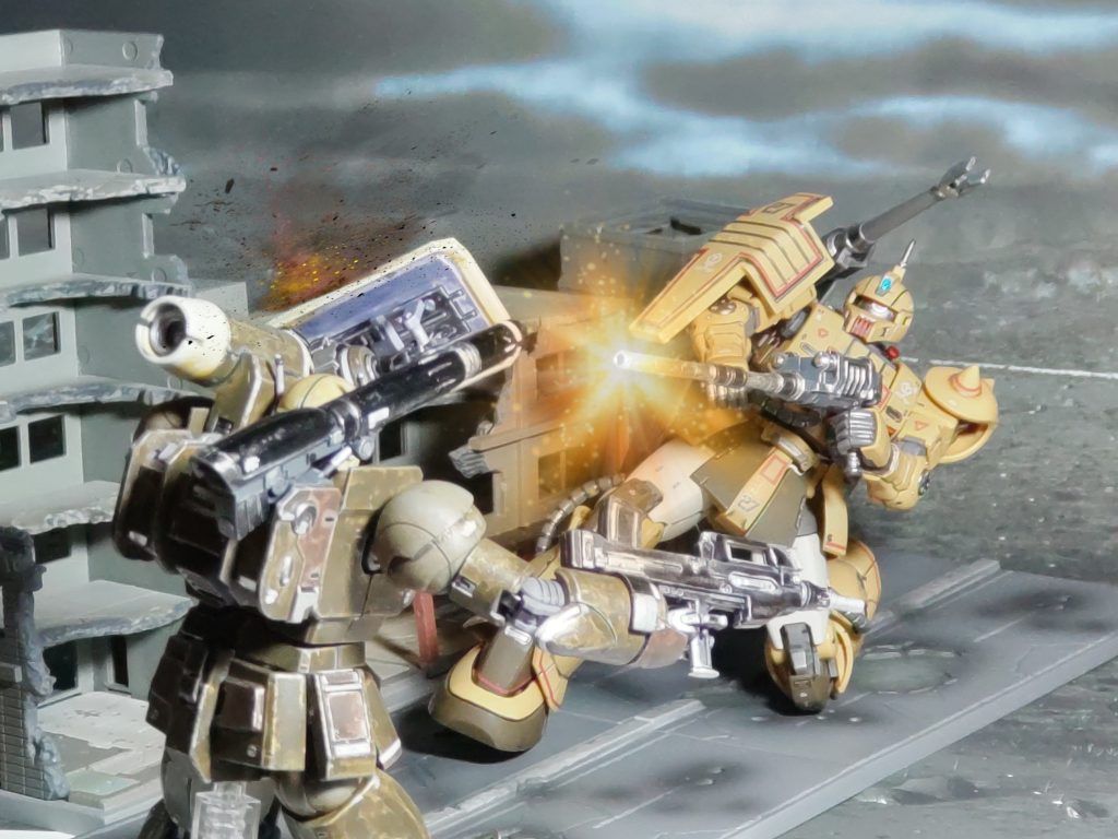 「させるかよっ❗」「おっと、危ない」倒れながらもマゼラトップ砲を当てるザク・キャノン再び距離を取るかに見えたガンキャノンだったが…