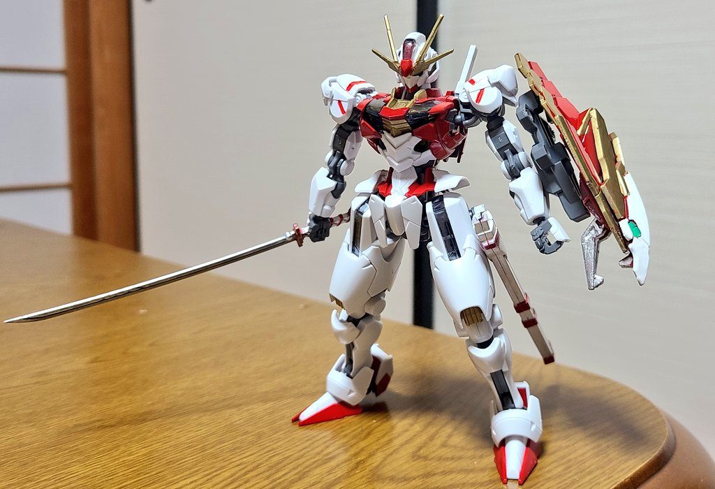 装甲を外し、ほぼデフォルトにした状態(通称ファイアーエアリアル)この時はビギニングJ的な機体を作りたい!と思いいじっていましたちなみにこの状態もなんやかんやで好きです