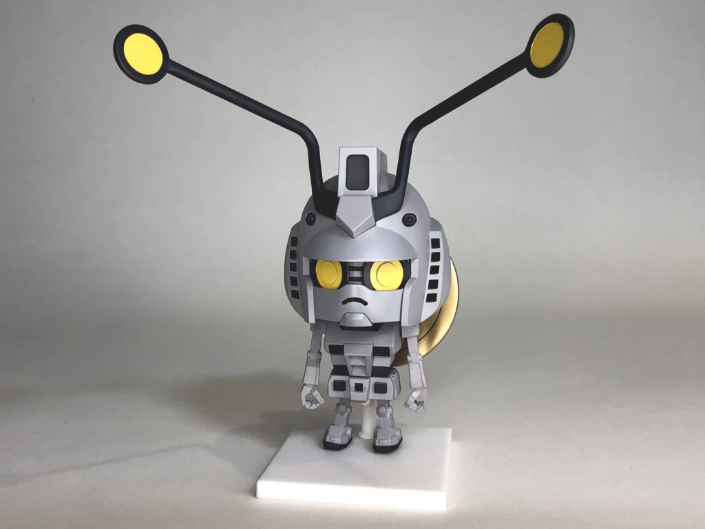 正面まず長い触覚が目を惹きますねぇ笑まんまる目も大きくて目立ちます！