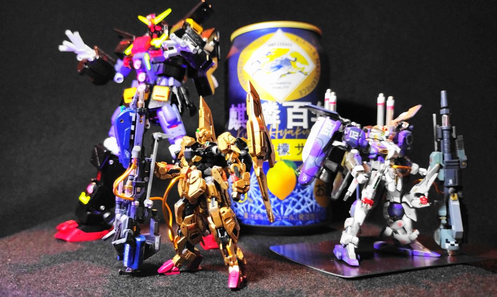 アティコン締切になんとか間に合いました。ふ~。大変だったけど楽しかったです。あれ?うしろのサワーに「百」って書いてある?(笑)。いえいえ、ゼータ・ミナスです。通してください。