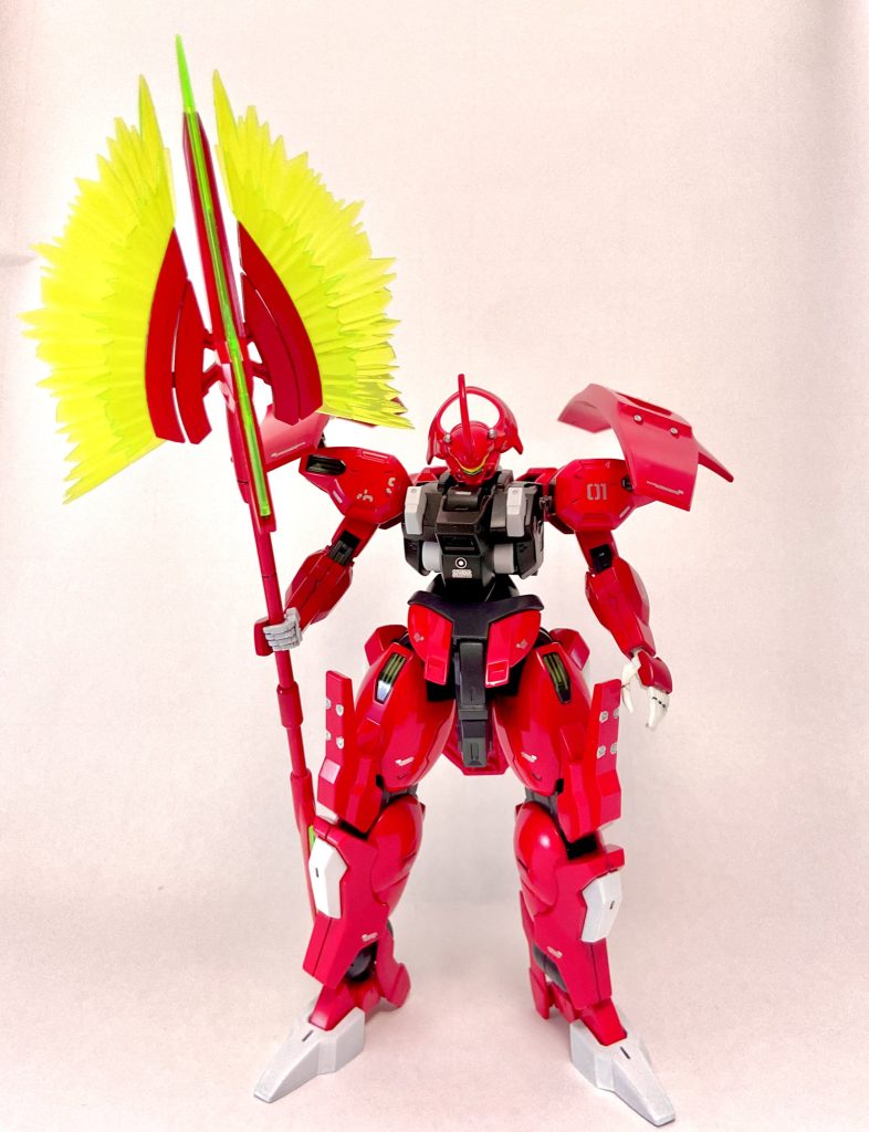 本体はそのまま無改造ですが、武器をサザビーのアックスを取り付け大型化してます。