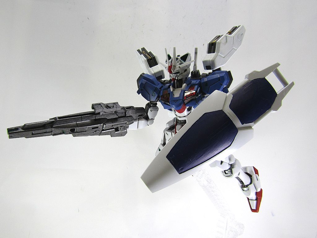 シアクアンタの頭を使うか悩みましたが、ザウォートのバーニアを使用しました。シールドはまんまHGUCのGP-01FBのです。