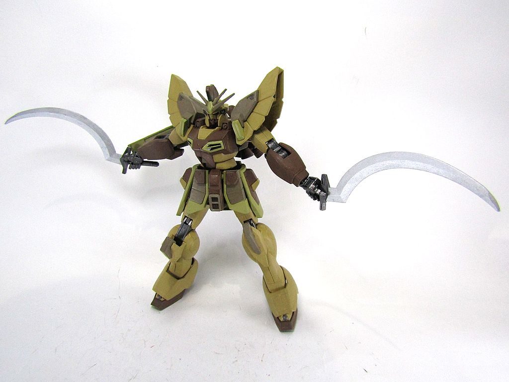 ショーテルらしい使い方をするために先を削って整形しました。少し短い感じがしますが、シールド防御を避けて刺せる感じです。それができないショーテルはショーテルではないでしょ!と当時ツッコミしていたのが懐かしい記憶です。