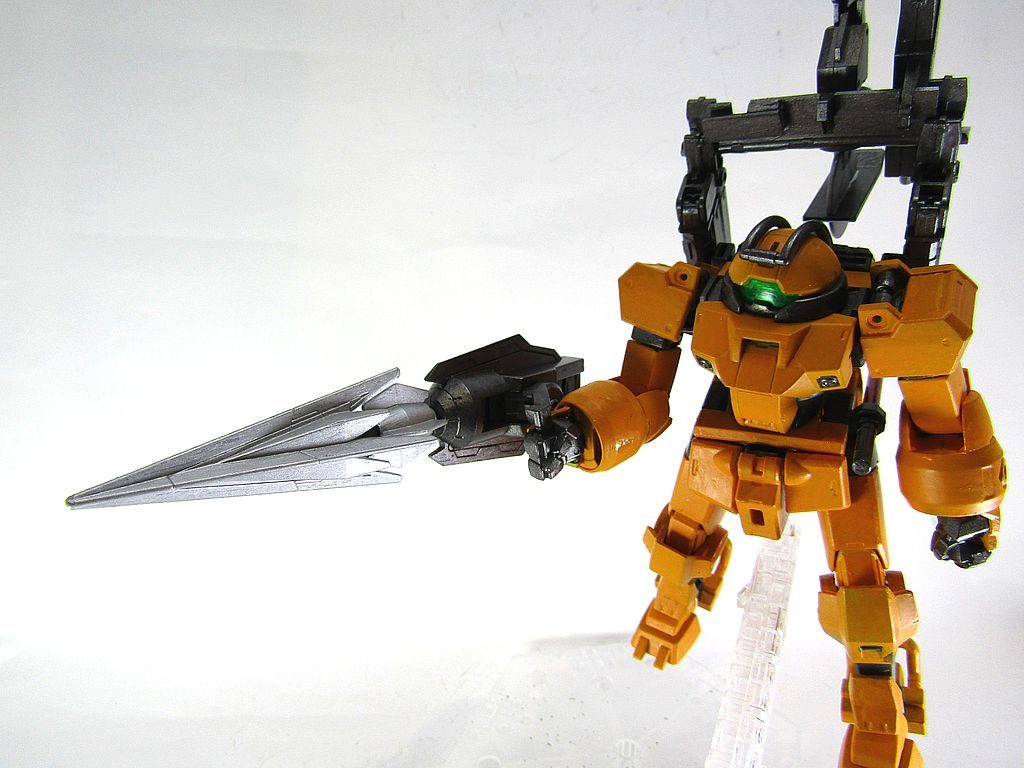 主に建造物とかでしょか？穴をあけるためにドリルを装備しています。