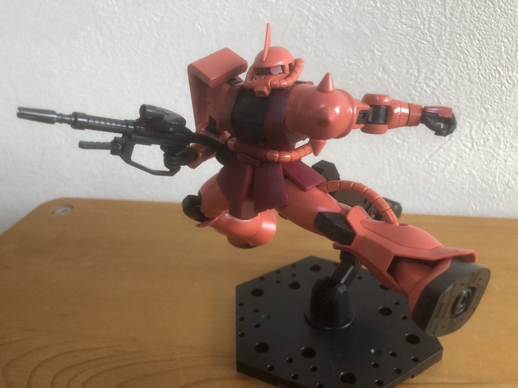 定番のボックスアート風ポーズ。シャアザクキーック！