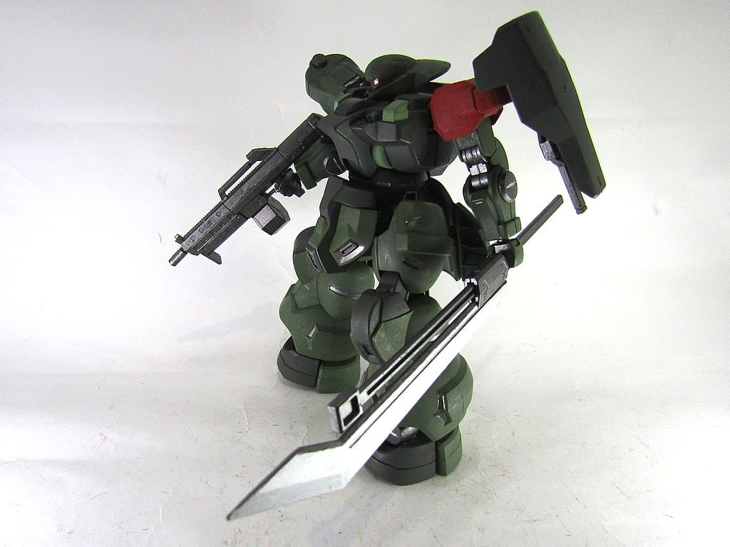 接近戦用にバスタードソード。恐らくヒート武器ではないと思われます。