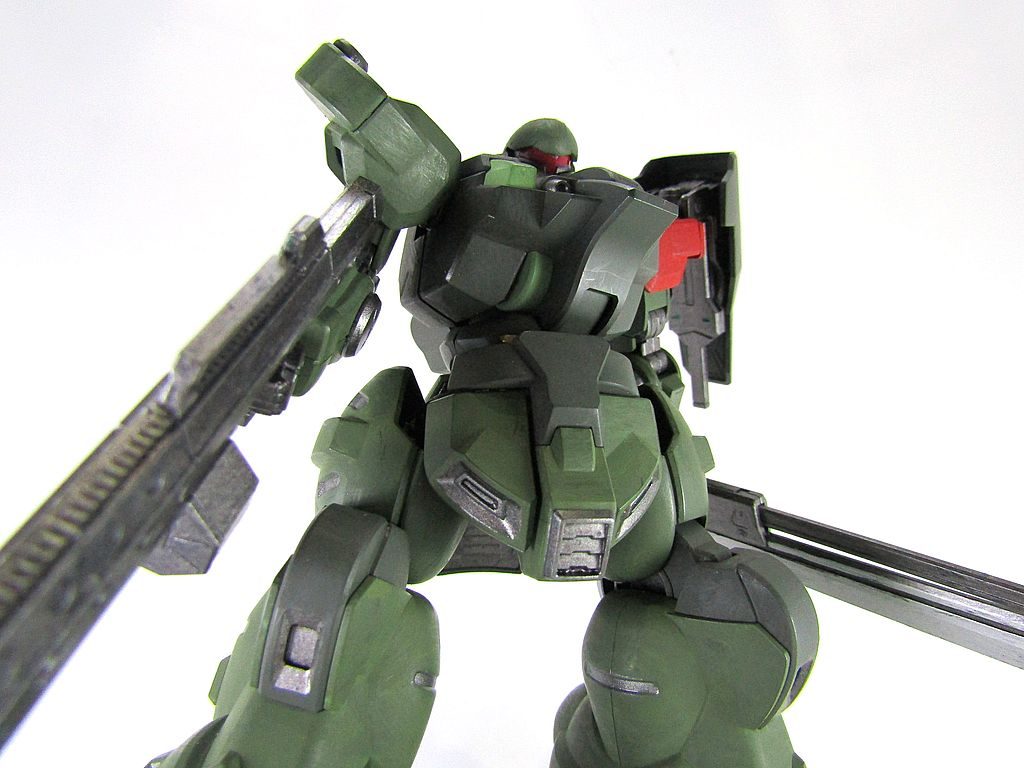 いかがでしたでしょうか。ガンダムやサンライズっぽいストーリーを想像してみました。きっとオルコットさんはグエルのことを「赤い肩は味方だ。間違えるなよ。」と戦闘ごとに説明するんだろうなと思って、識別のために赤い肩にしました。他意はありません。(;^_^Aまさか放浪シーンもなく入国審査(?)をパスするとは思っていませんでした。