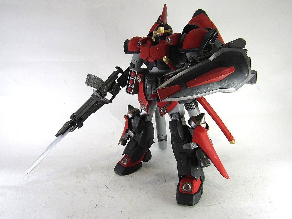 ジン・ハイマニューバー”サムライ”です。ジン・ハイマニューバーをクライン派がカスタムした機体という設定です。パイロットはアンドリュー・バルトフェルドの元部下、エドモンド多磨。旧時代にいたという侍の末裔と自称しているが、真相は不明。(;^_^A地球に降りる前に転属となり、ストライクと交戦しなかったため、キラ・ヤマトに恨みはないが、アイシャ様を守れなかったことを後悔している。そのためかラスクを「姫」と呼び、忠誠を誓っている‥‥‥みたいな感じです。