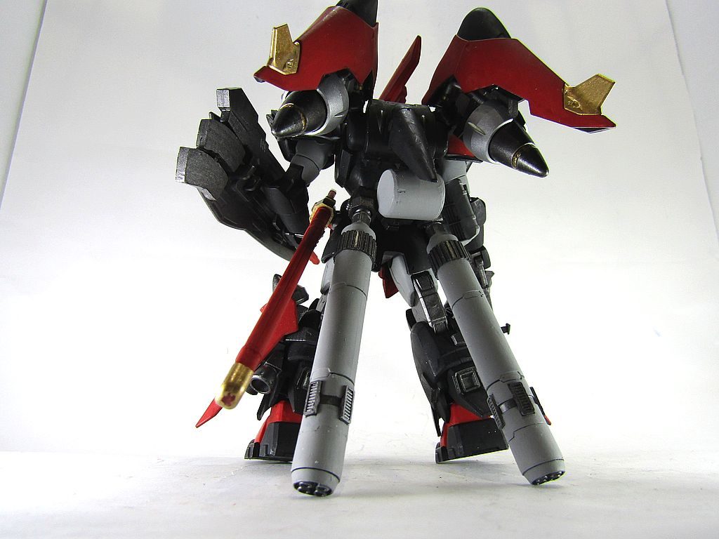 継戦能力を高めるため、追加のバッテリー(腰)とプロペラントを増設。