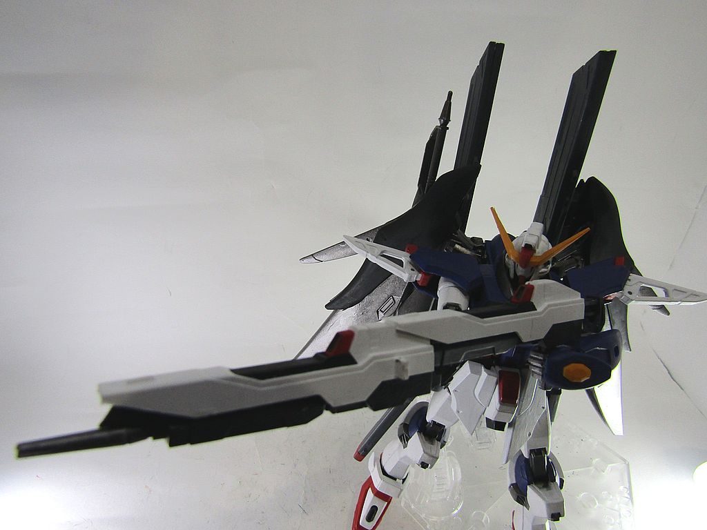 初代の高エネルギー長射程ビーム砲的な使い方もできます。