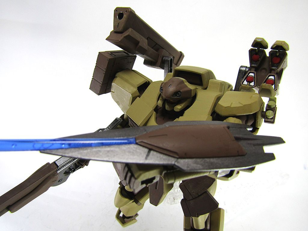 本編の空中投下からの戦闘シーンはかっこ良かったのですが、強者感が少しあり過ぎかな?という気がしました。命大事にスモークとかフレアとか使ってほしい。(作画泣かせ)(;^_^今一番気になっているのは、宇宙用のザウォートヘヴィはノーマルよりスラスターも減って、機動力がたおちでは?登場しないのか?ってところです。