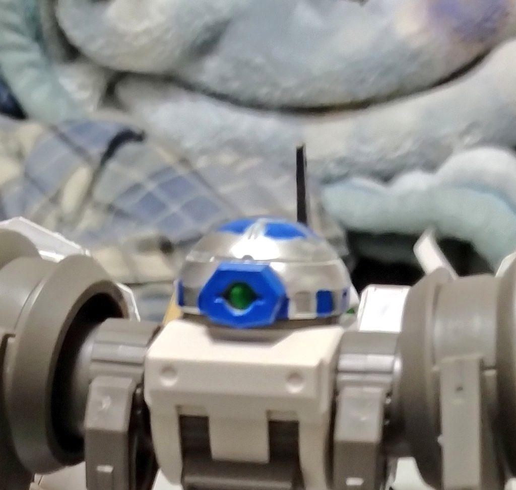 バオリパックのドーム型のパーツはR2D2っぽく塗装しました。