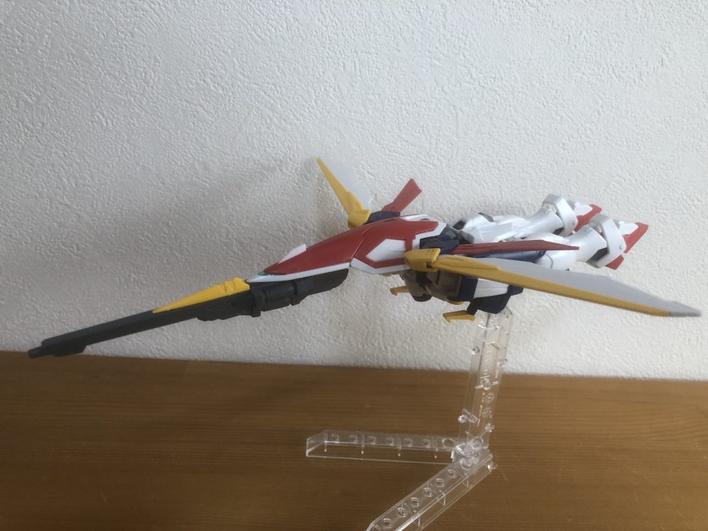 バード形態、想像以上に鳥って感じの見た目してます。ゼータの複雑さを先に経験していたのでこの簡単変形に逆に驚かされました。