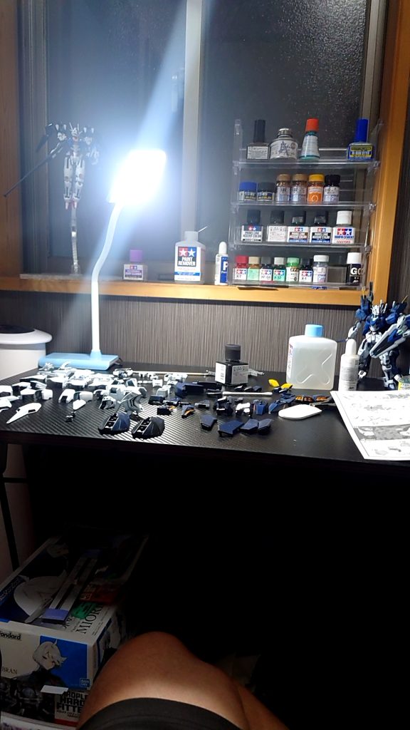 HGのくせにパーツがとにかく多いのとデカイ😀😅 