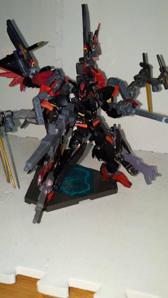 四銃ノ型4つの銃を同時に扱う戦闘スタイル。出撃直後から戦闘初期はこの状態で戦う。この状態でもファンネルのオールレンジ攻撃を片っ端から撃ち落として対処できる。