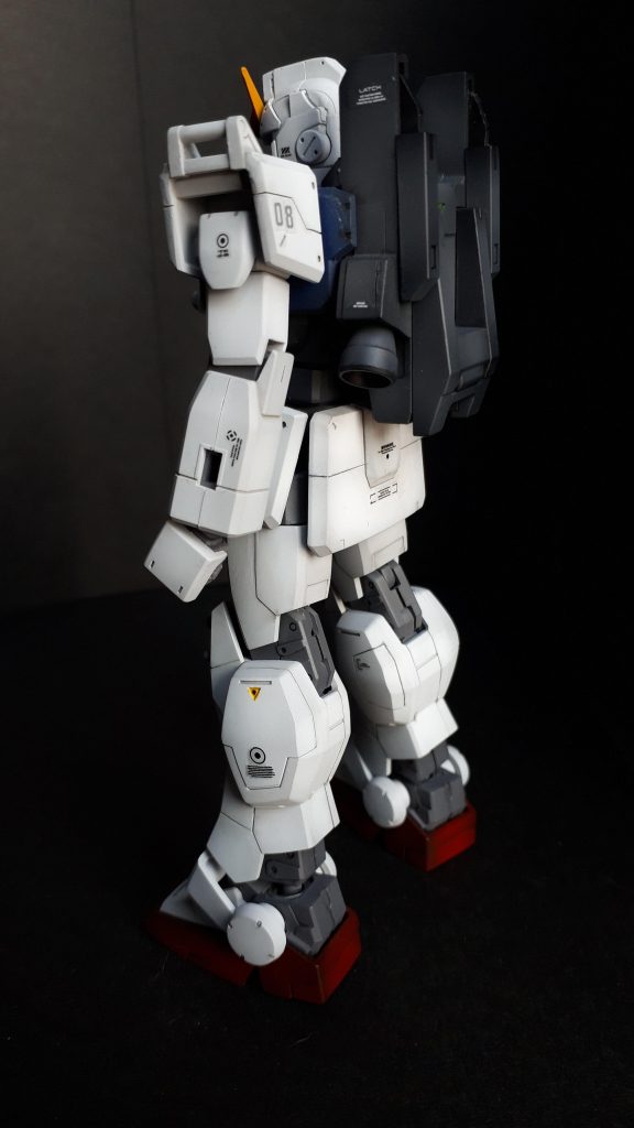 スタイリッシュな連邦機体の中でもより兵器としてのリアルさのある陸戦型ガンダム、これで量産機というのも〇です(^^*)