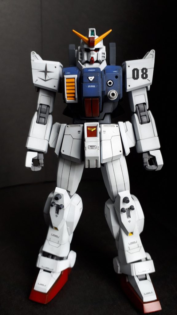 正面から今回は合わせ目は目立つところだけ消して、スジボリ、マイナスモールド等追加、プラ板追加等で情報量アップしてます。