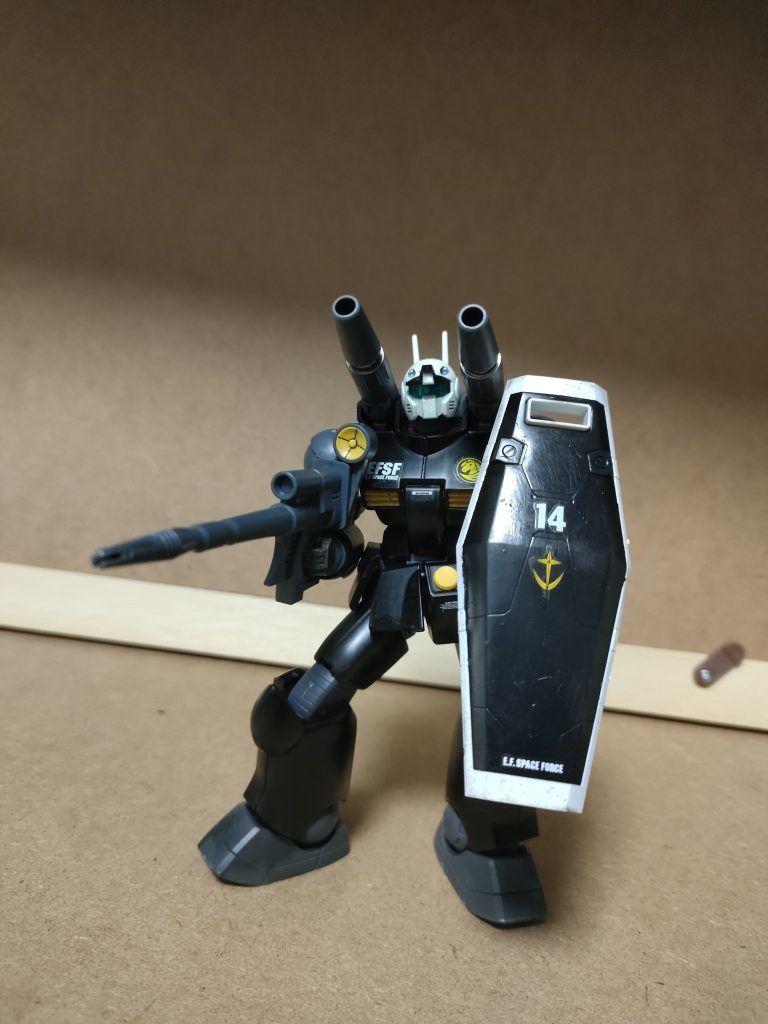 デカールなどもその場にあったやつで対応してるます色はかってに想像して黒、一色で塗装しました