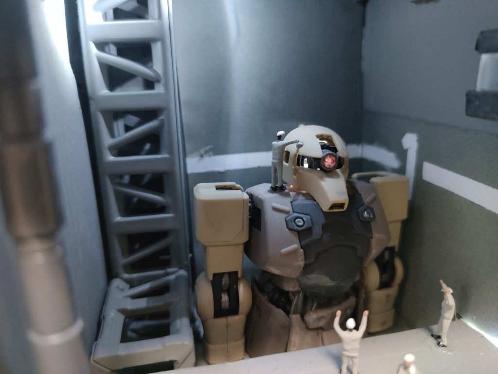 一応、モノアイも光るようにしてますが、あんま光ってないですね　(⁠╯⁠°⁠□⁠°⁠）⁠╯⁠︵⁠ ⁠┻⁠━⁠┻