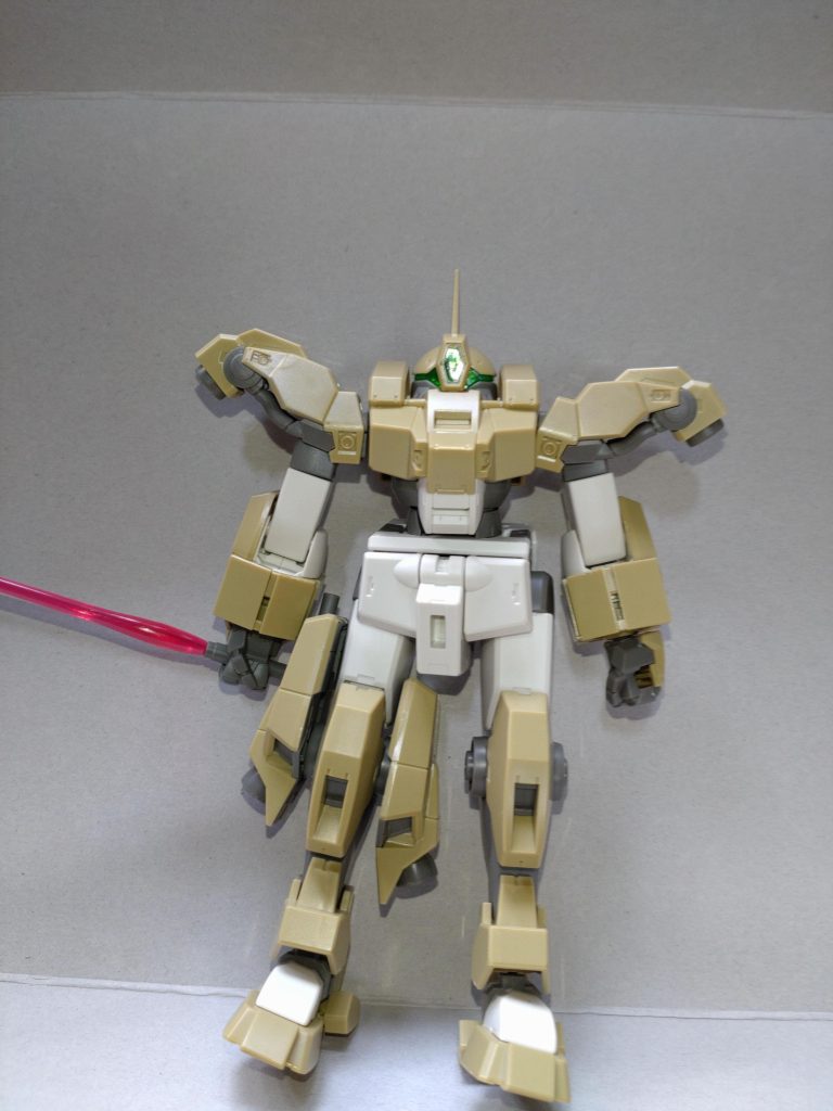 足のパーツは形が同じ為に内側にも着けられますが