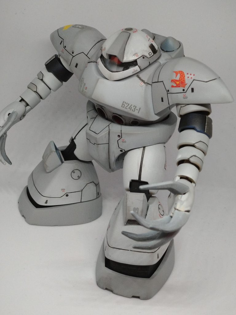 胸部から背面にかけてはパテにてボリュームアップしました。