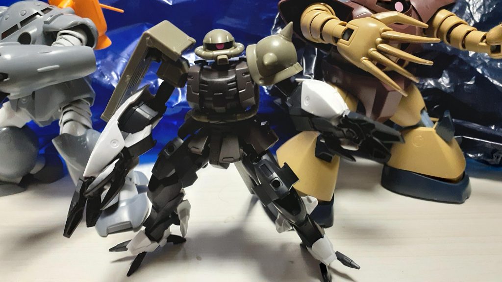 ザクの手足を30MSのMUを付けただけですが数合わせにはなるかと思い作製しました、見馴れないんで違和感ありますが、これはこれで有のような気がします 