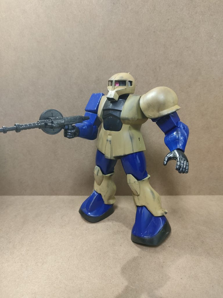 旧キットなのでアクションポーズは取らせにくいですが、カッコいいので良いでしょう！