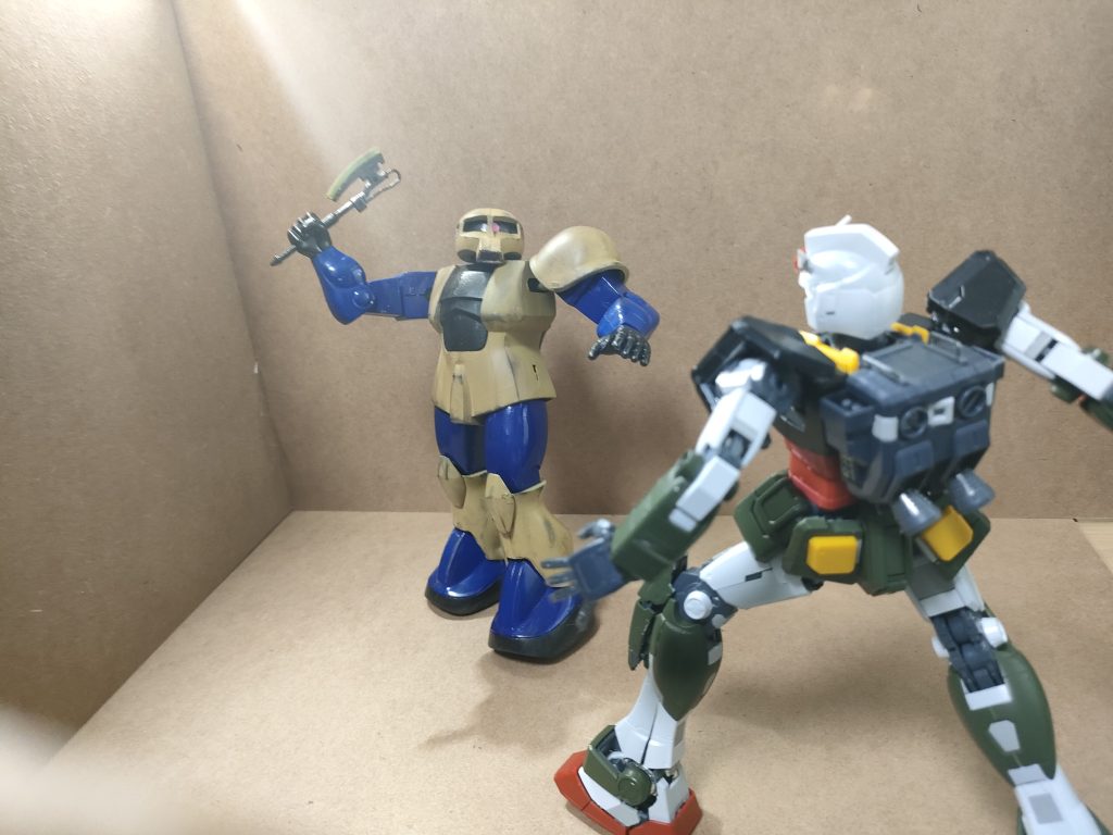 同じくリアルタイプカラーのガンダムです(ver.3.0)が、ガンダムの方がスタイルいいですね(当たり前)