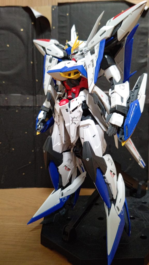 斜め横から。(後ろのボードは自作でだいぶ前に作った物なので剥がれてます。😖🙏)