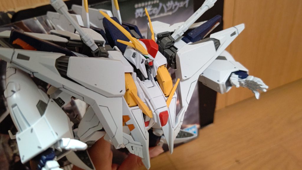 飛行!!(台座が無いので手で支えています。)ではまた👋😉