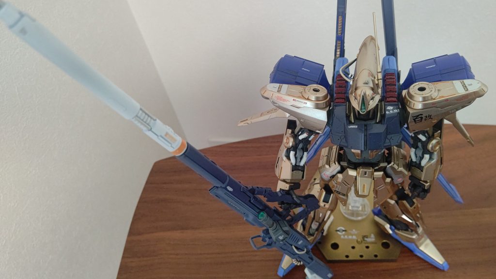 メッキはがすとクリアーパーツなのはなんで何でしょうか…。クリアーパーツの方がメッキの反射しやすいとかあるのですかね？？とりあえずメッキはがす→サフ→ヤスリ→またサフの流れは面倒でした。