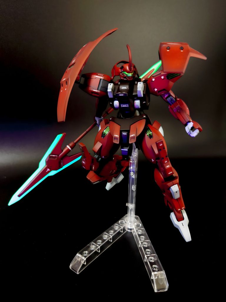 シェルユニット部分も何か加工して蛍光塗料で光らせてみようかと思ったのだけど、ちょっと面倒になってシールそのまんま貼ってしまった。