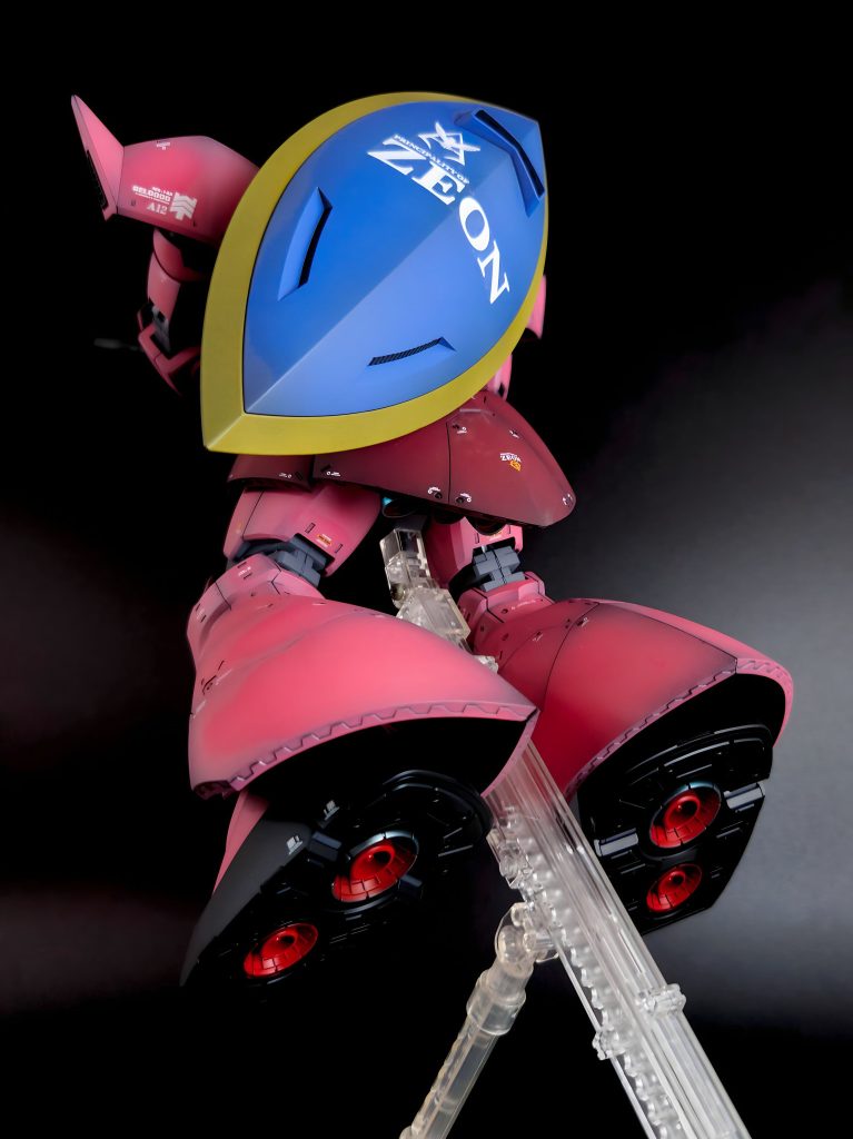 妻に良く言われるのですが、足裏とかフレームとかバーニアとか…完成したら見えなくなる部分をなんで塗るの？…とすいませんね、そういう習性なんです。