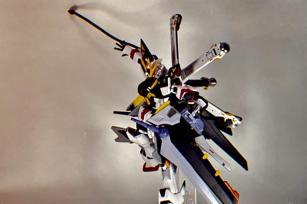 アンカーランチャーはつま先にも増設、背面は臀部から背中に変更