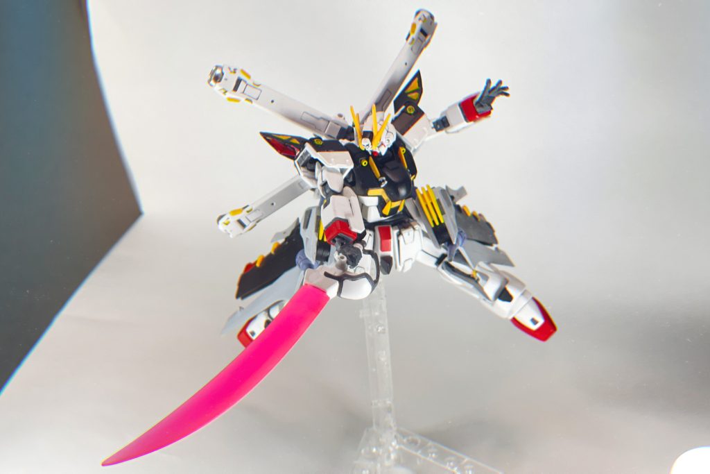 クロスボーンといえば、マントに並んでビームザンバーMGのエフェクトを加工して大型化